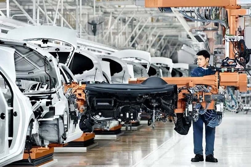 Volkswagen Việt Nam đưa khách hàng tham quan nhà máy SAIC Volkswagen tại Thượng Hải