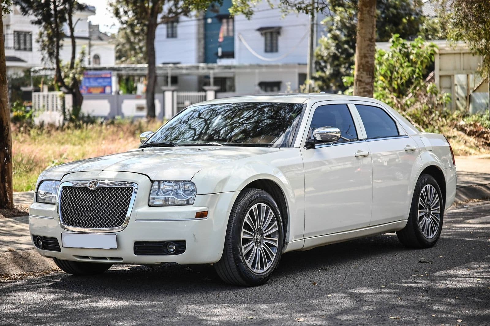 Triệu hội loạt xe Jeep, Ram, Dodge và Chrysler hơn 15 năm tuổi tại Việt Nam
