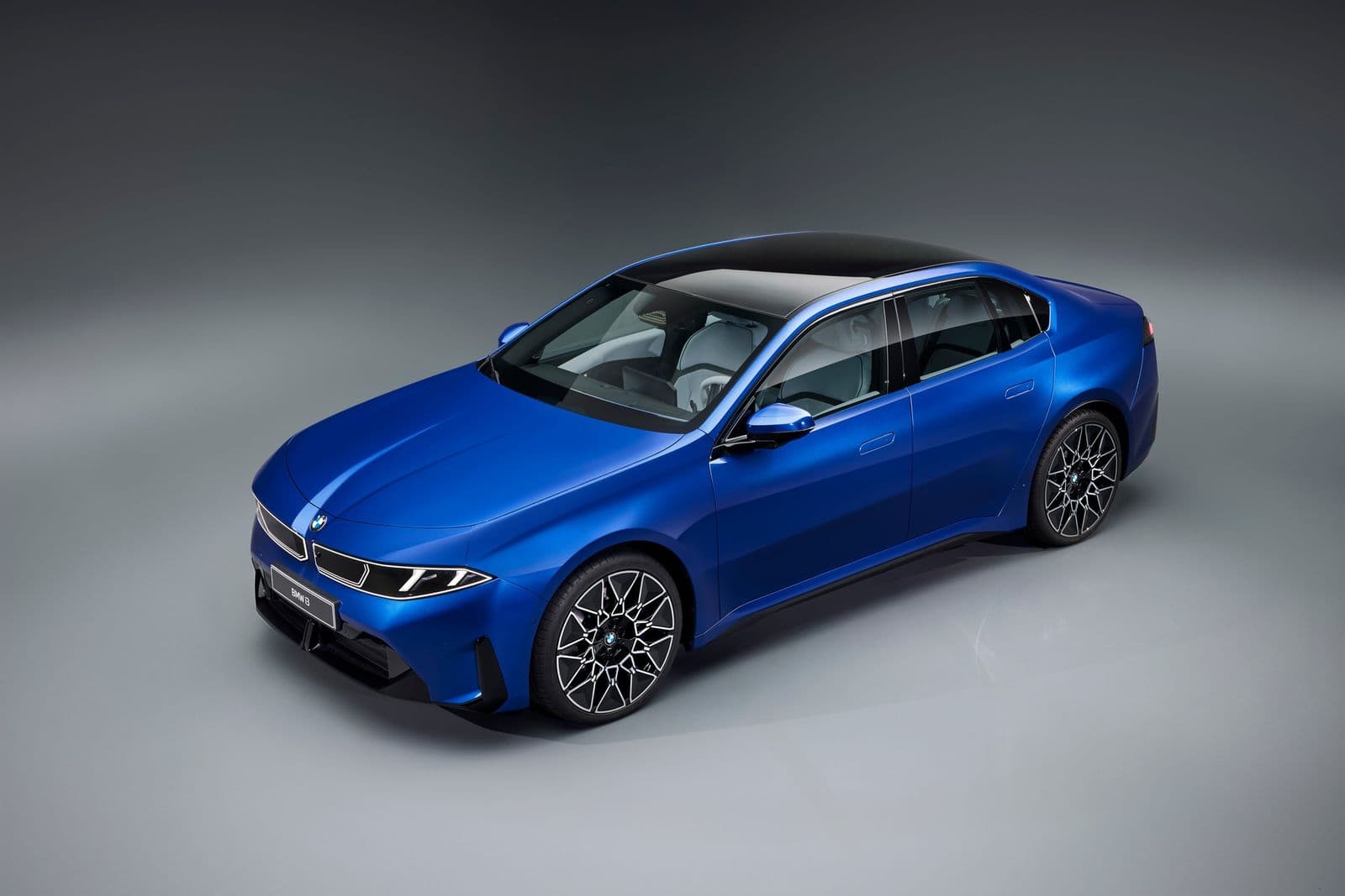 Xe mới: BMW i3 2026 thuần điện, chạy 900 km khi sạc đầy