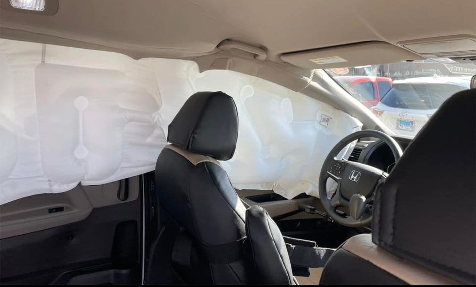 Túi khí Honda tự nổ khi xe chạy qua ổ gà