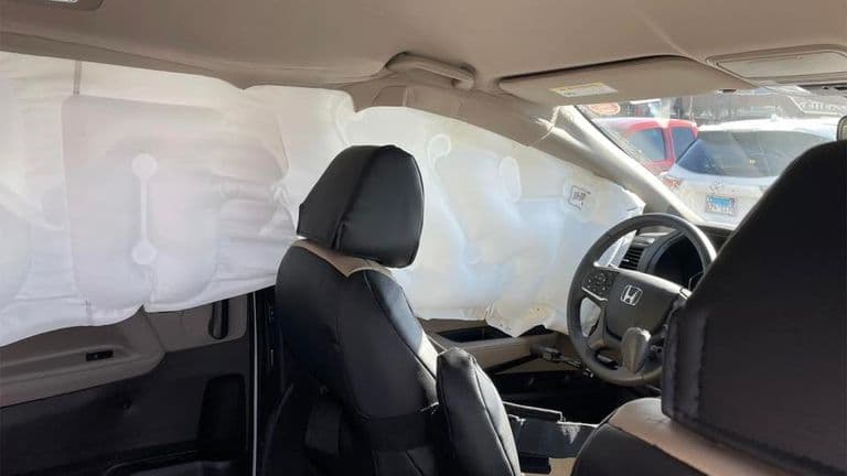 Túi khí Honda tự nổ khi xe chạy qua ổ gà