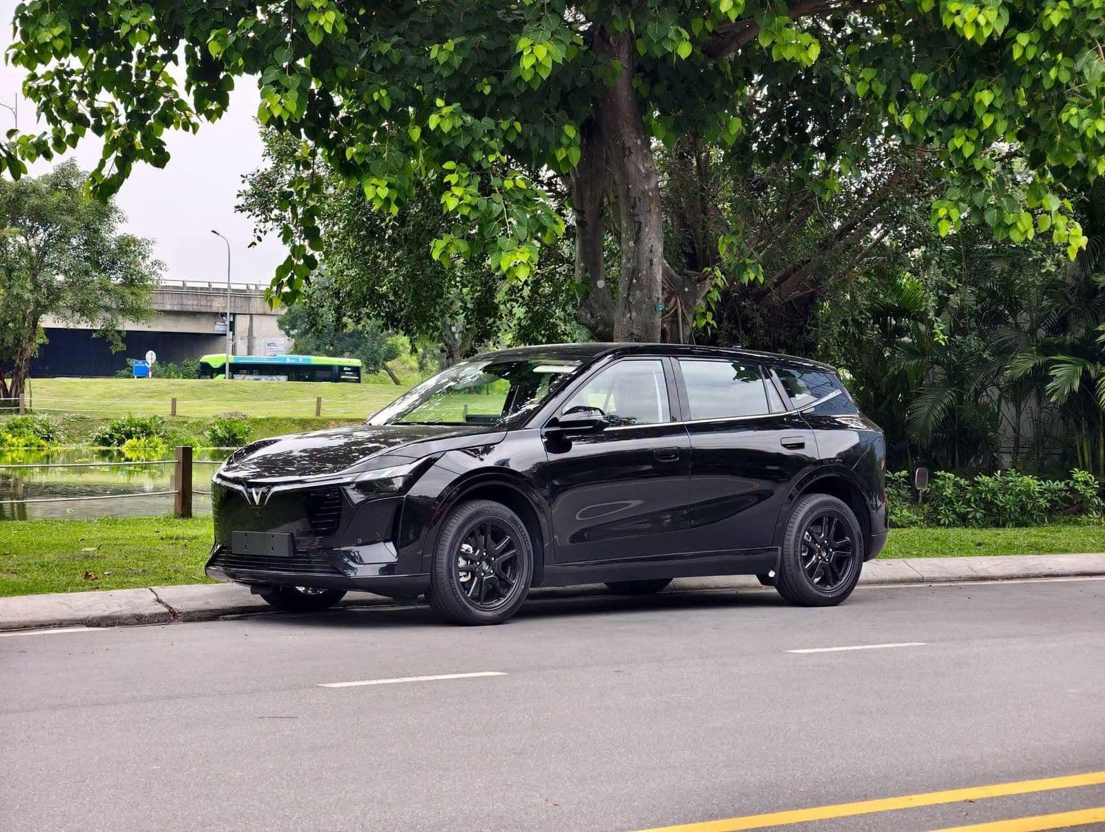 VinFast VF 8 All New lần đầu xuất hiện màu đen
