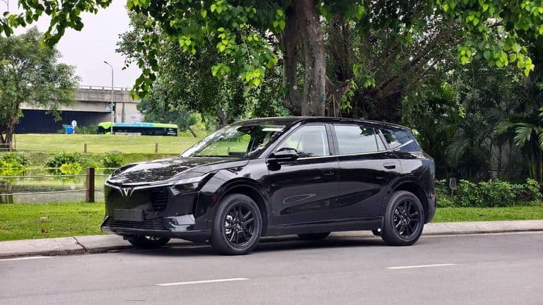 VinFast VF 8 All New lần đầu xuất hiện màu đen
