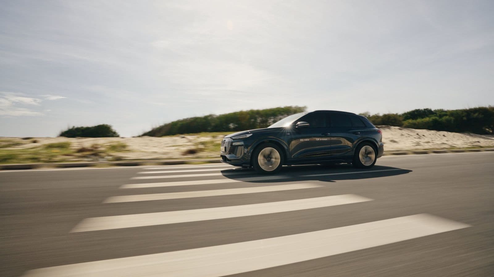 Audi Q6 e-tron 2026- SUV thuần điện hạng sang | 3,2 tỷ đồng