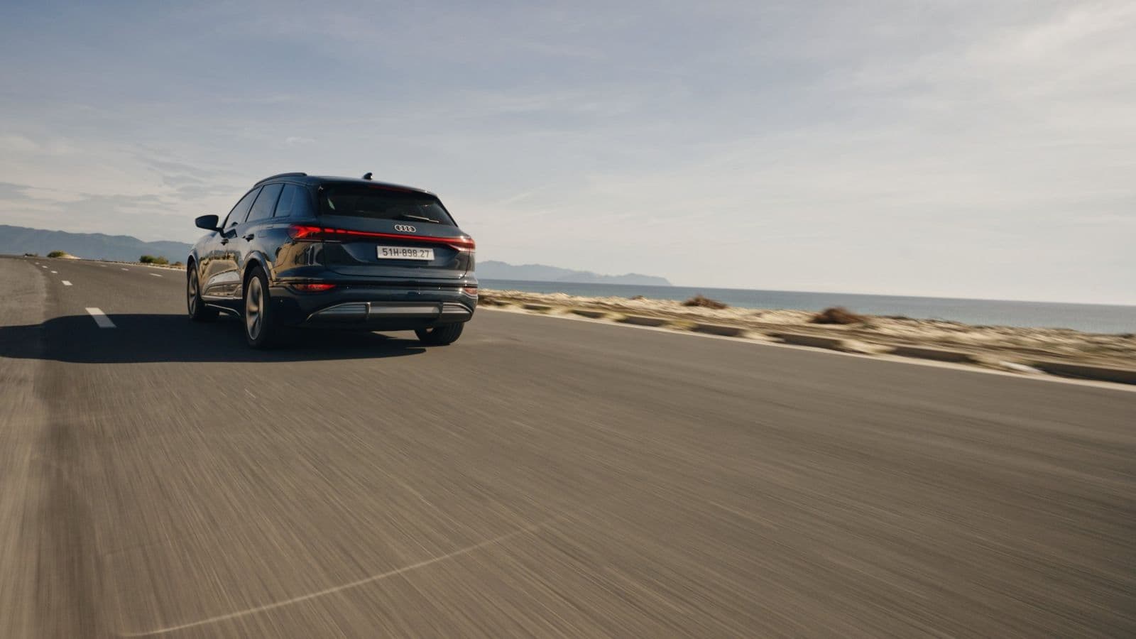 Audi Q6 e-tron 2026- SUV thuần điện hạng sang | 3,2 tỷ đồng