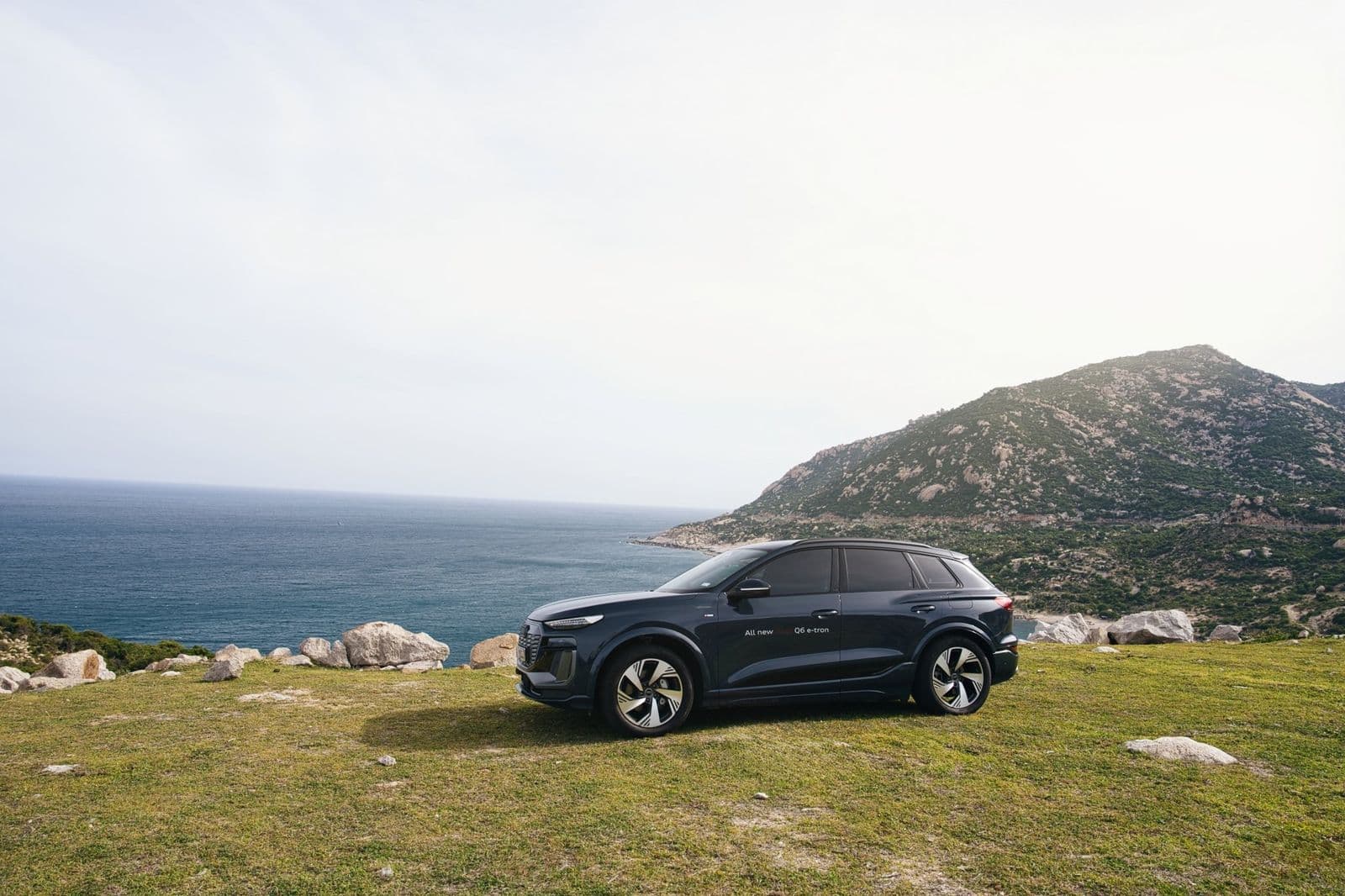 Audi Q6 e-tron 2026- SUV thuần điện hạng sang | 3,2 tỷ đồng