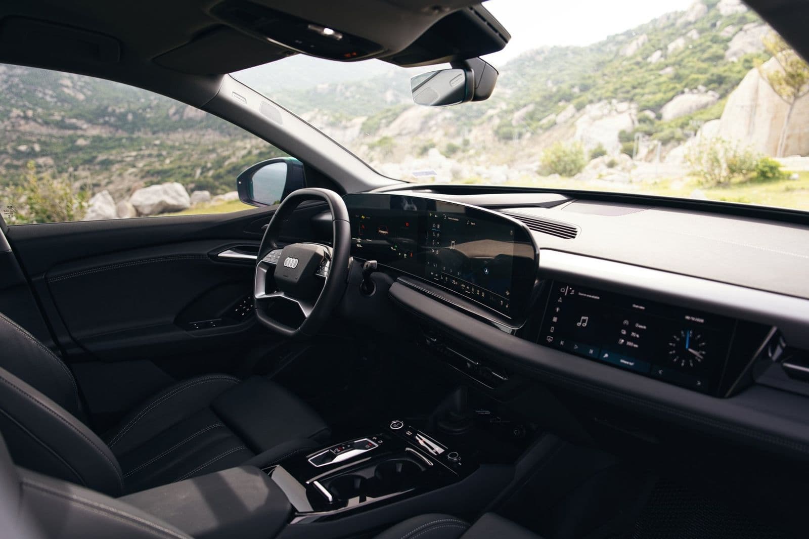 Audi Q6 e-tron 2026- SUV thuần điện hạng sang | 3,2 tỷ đồng