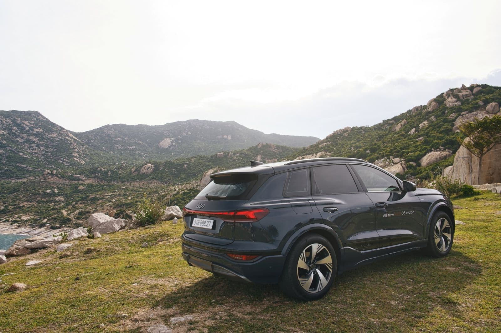 Audi Q6 e-tron 2026- SUV thuần điện hạng sang | 3,2 tỷ đồng