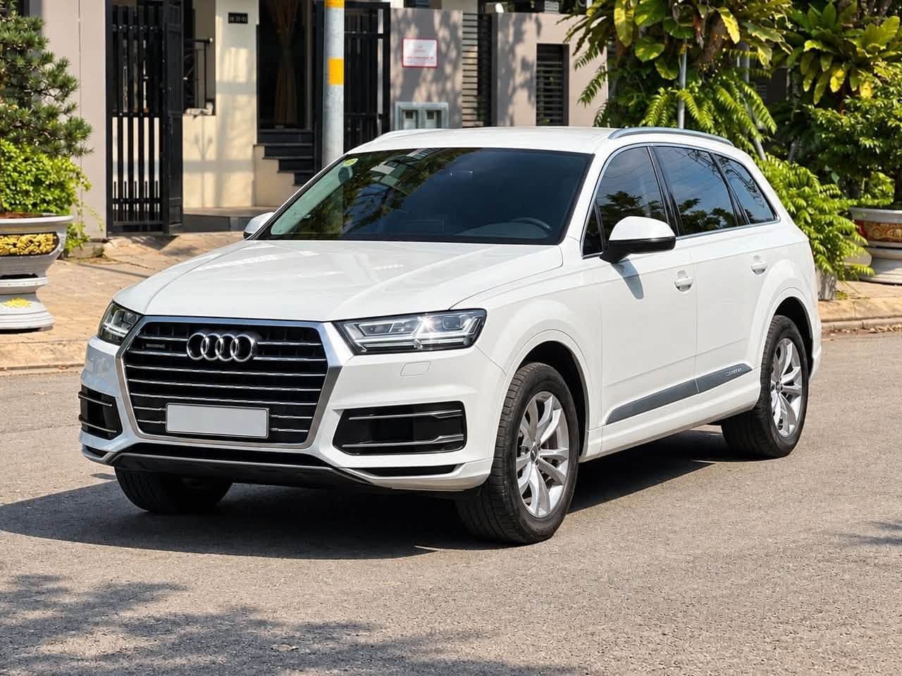800 triệu: Chọn SUV phổ thông mới hay Audi Q7 2016 "sang - xịn - mịn" một thời?