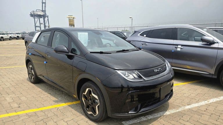 BYD Dolphin 2026 cập cảng Việt Nam, giá giảm mạnh