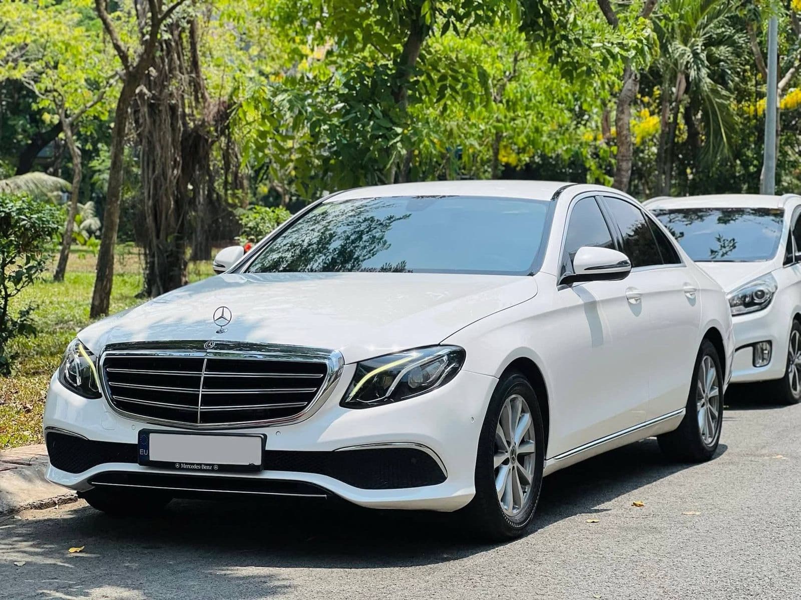 Mercedes-Benz E200 2019: Biến 'nỗi sợ' thành cơ hội sắm xe sang giá hời