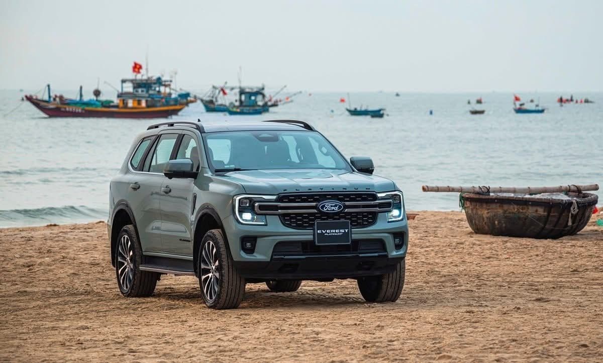 Ford Everest tại Việt Nam bổ sung máy xăng 2.3 Ecoboost hơn 1,6 tỷ đồng