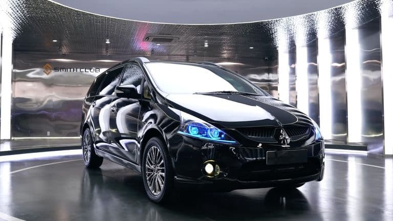 Mitsubishi Grandis 15 năm tuổi 'tân trang' như xe đời mới