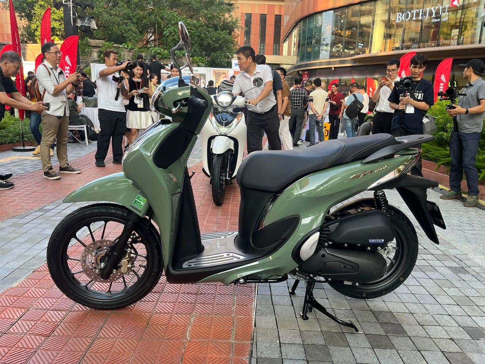 Honda SH Mode 2026 ra mắt Việt Nam: giá cao, bình không mới, rượu vẫn cũ