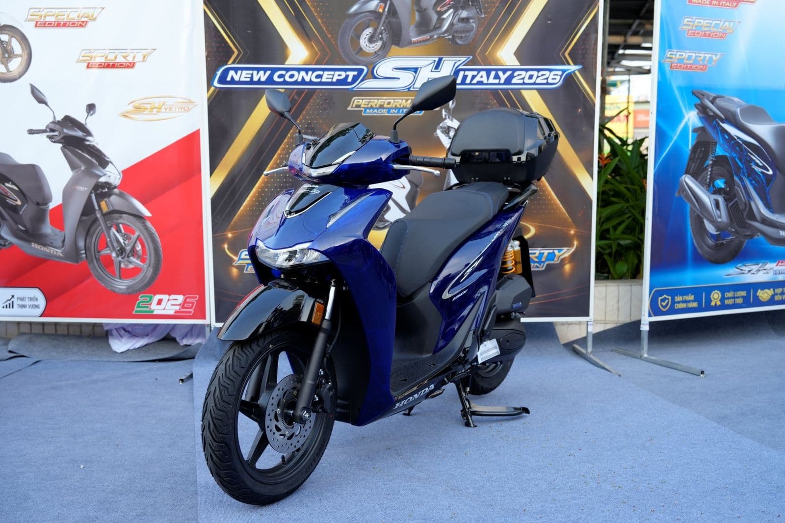 Honda SH150i Vetro Blue 2026 về Việt Nam: "Pha lê" Ý giá 235 triệu đồng