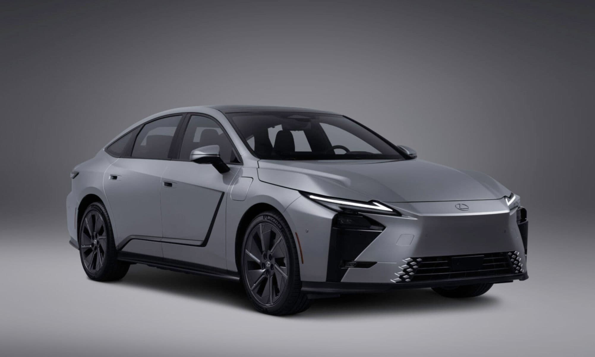 Lexus ES thế hệ mới chính thức ra mắt Việt Nam, giá từ 2,34 tỷ đồng