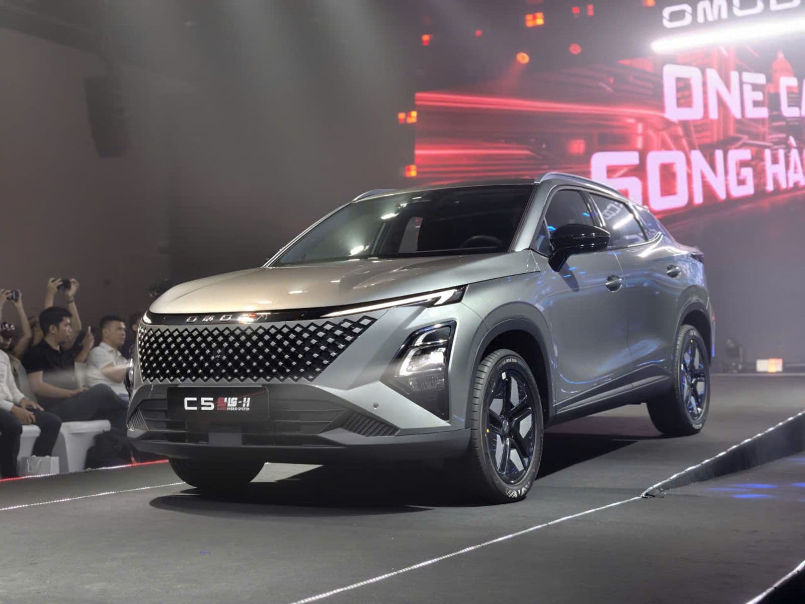 Omoda C5 SHS-H Hybrid miễn phí 8 năm đổ xăng tại Việt Nam, giá không ngờ