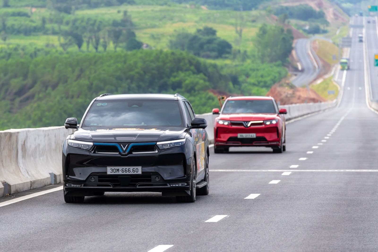 Chủ xe VinFast VF 9: 'không muốn quay lại SUV chạy xăng'