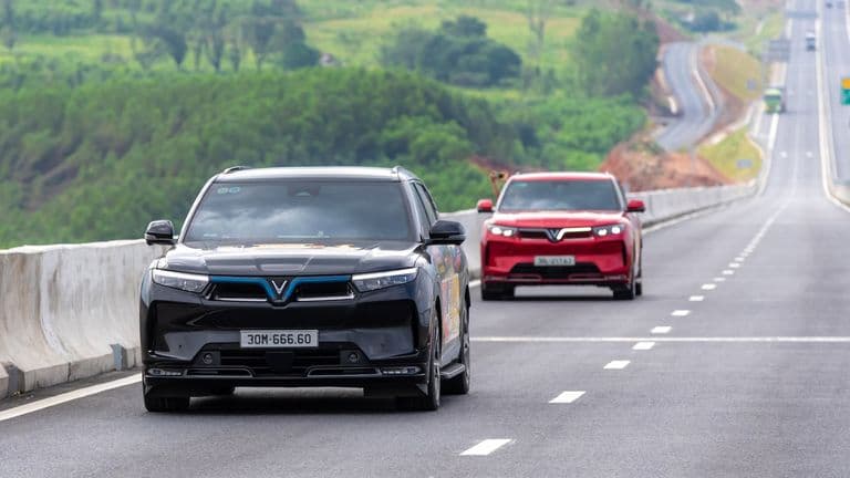 Chủ xe VinFast VF 9: 'không muốn quay lại SUV chạy xăng'