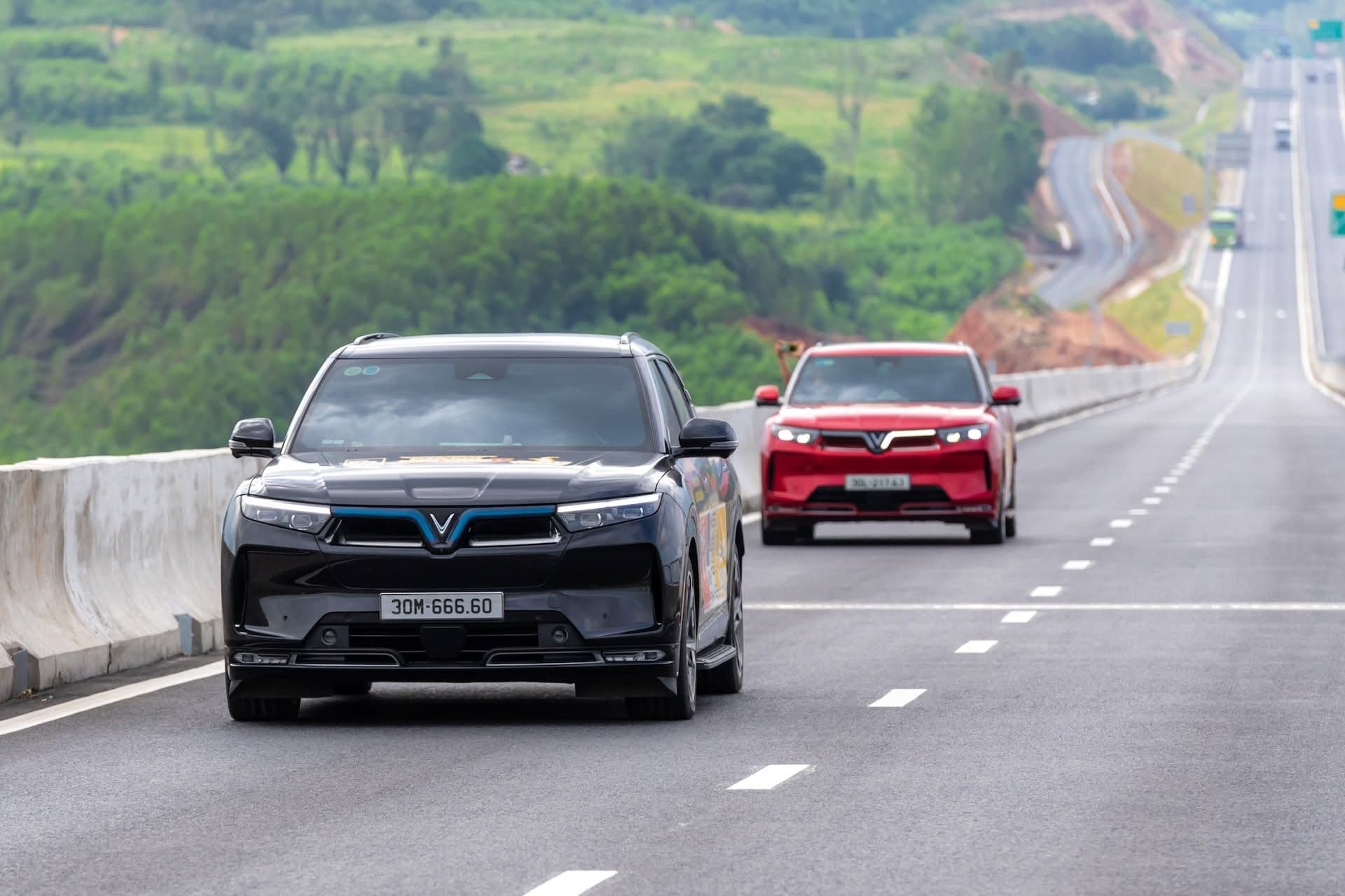 Chủ xe VinFast VF 9: 'không muốn quay lại SUV chạy xăng'