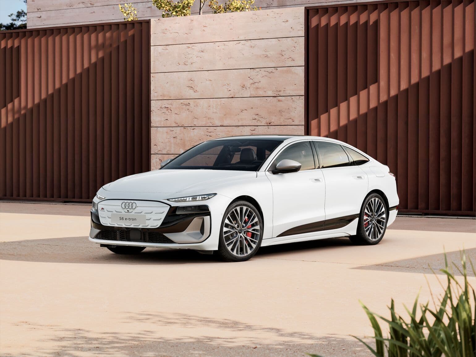 Audi S6 Sportback e-tron ra mắt tại Việt Nam, giá 4,2 tỷ đồng