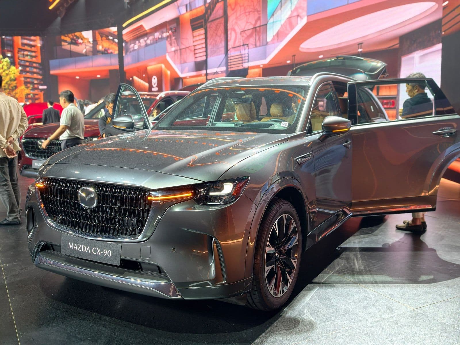 Mazda CX-90 ra mắt 3 phiên bản tại Việt Nam, giá từ 1,899 tỷ đồng