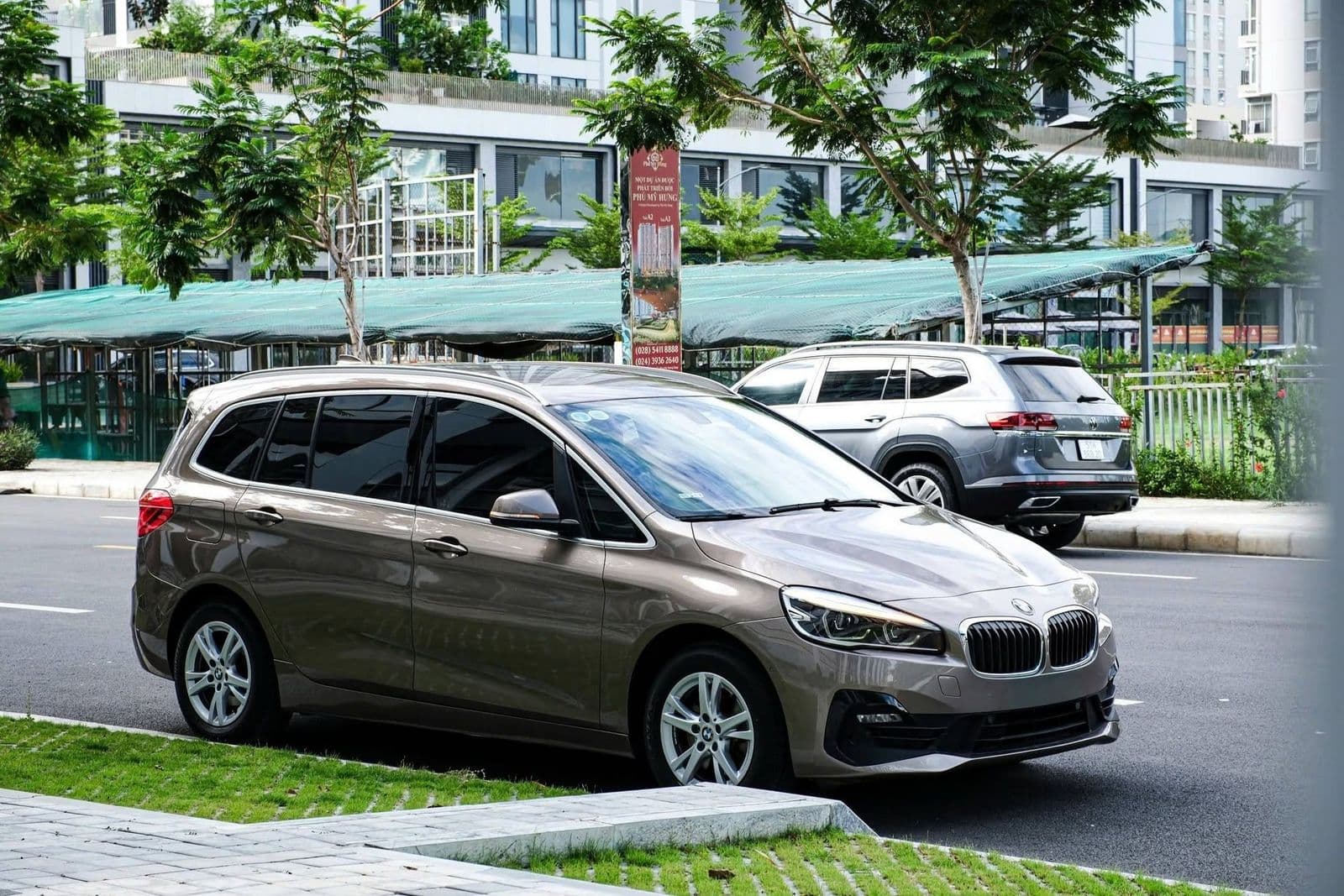 600 triệu chọn 7 chỗ BMW 218i  đã 7 tuổi có bị 'hớ'?