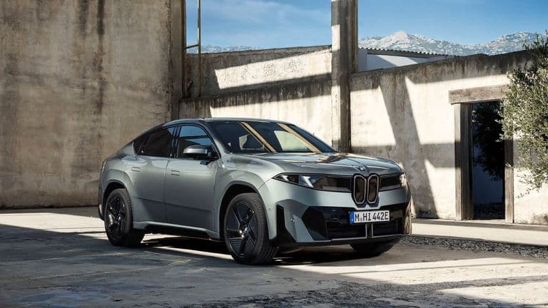 BMW iX4 trình làng với nền tảng điện áp 800V