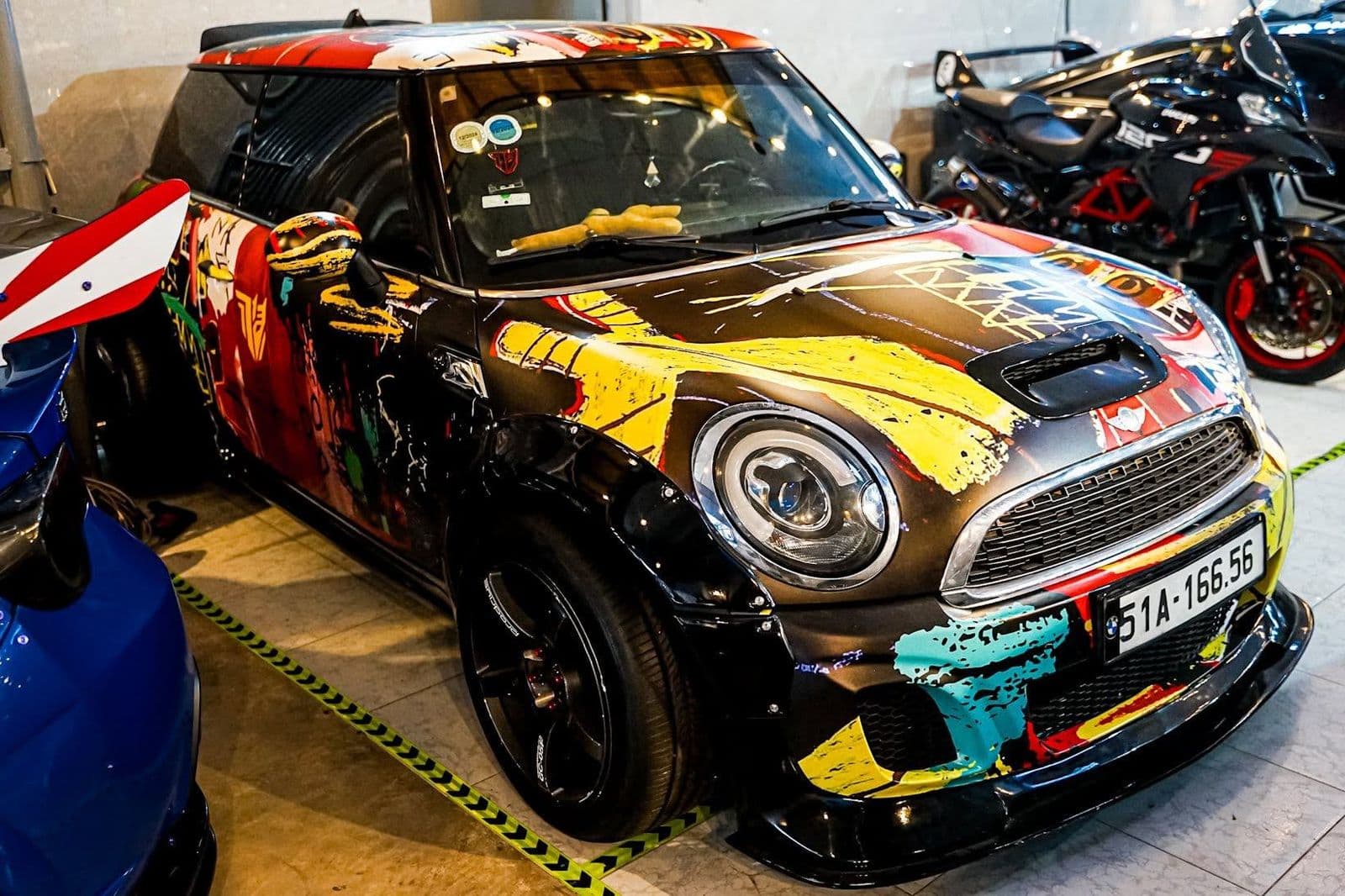 Giải mã sức hút xe MINI Cooper dù giá đắt - đời cũ hay mới đều 'cuốn'