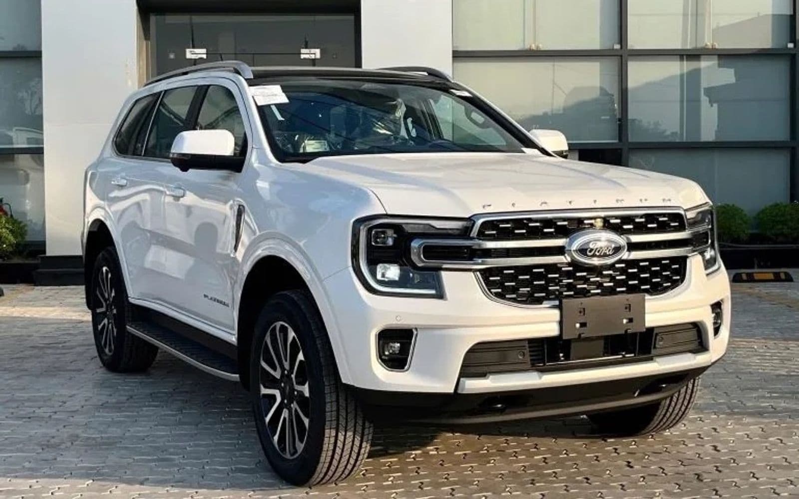 Giá dầu tăng vọt, Ford Everest chuyển sang máy xăng tại Việt Nam?