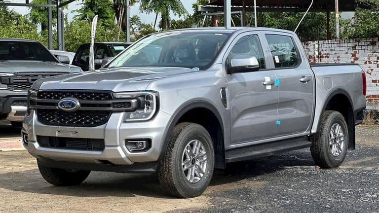 Lộ Ford Ranger XLS 2026, được nâng cấp nhiều trang bị tại Việt Nam