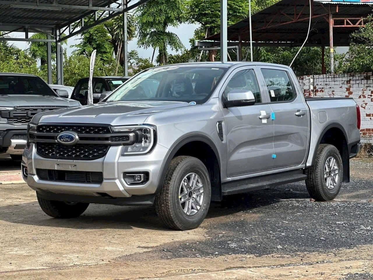 Lộ Ford Ranger XLS 2026, được nâng cấp nhiều trang bị tại Việt Nam
