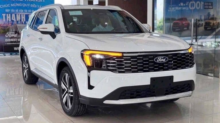 Ford Territory giảm giá, bản tiêu chuẩn còn 739 triệu