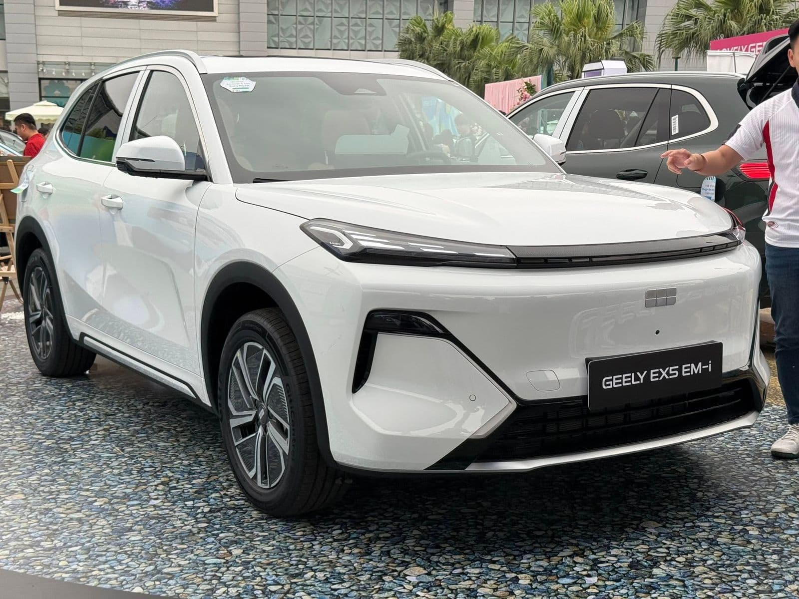 Geely EX5 EM-i ra mắt Việt Nam: Xe PHEV giá từ 789 triệu đồng