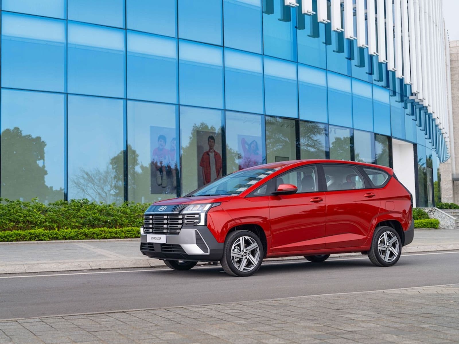 Hyundai Stargazer 2026 ra mắt tại Việt Nam, giá từ 569 triệu đồng
