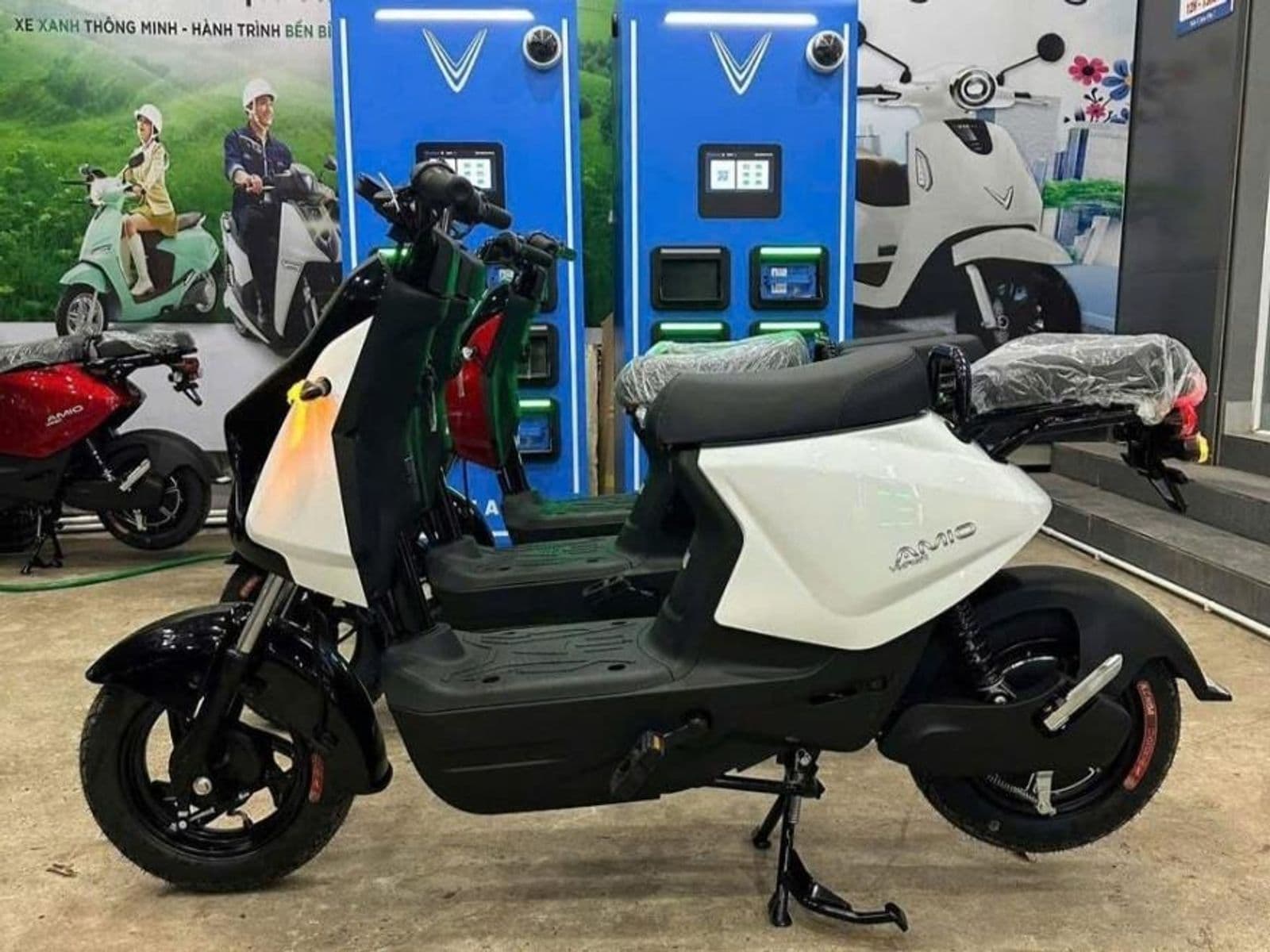 VinFast Amio: Xe máy điện “đo ni đóng giày” cho học sinh và người nội trợ