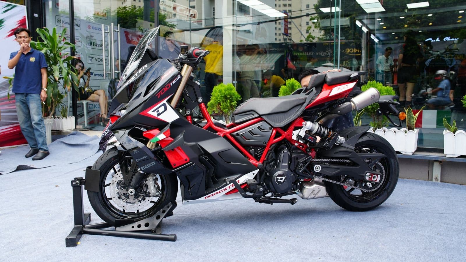 Cận cảnh Italjet Dragster 700: 'Quái vật' mô tô lai tay ga giá 428 triệu đồng tại Việt Nam