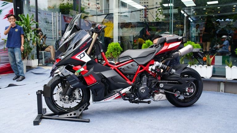 Cận cảnh Italjet Dragster 700: 'Quái vật' mô tô lai tay ga giá 428 triệu đồng tại Việt Nam