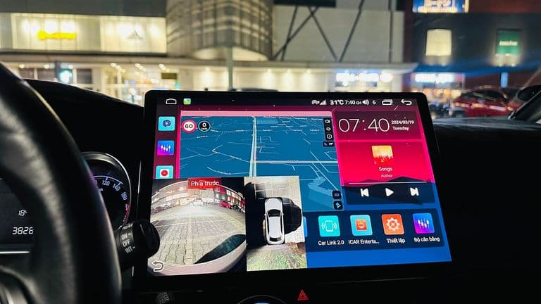 Màn hình android ô tô hết thời ?