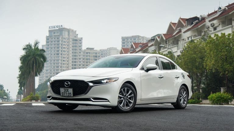 Giật mình nhìn lại Mazda3: nay giá rẻ ngang Honda City 
