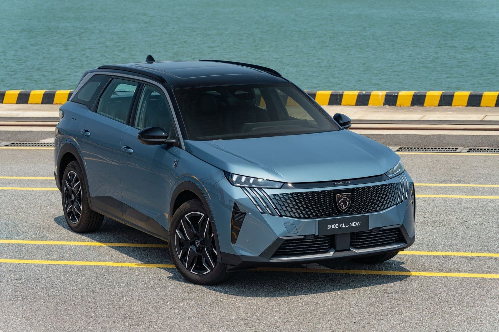 Peugeot 5008 thế hệ mới có giá từ 1,379 tỷ đồng tại Việt Nam