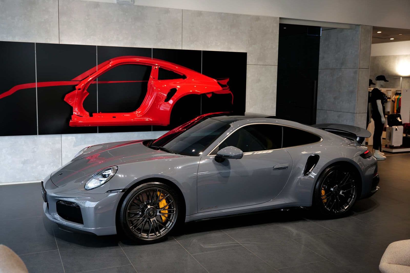 Siêu phẩm Porsche 911 Turbo S chính hãng, giá hơn 20 tỷ về Việt Nam