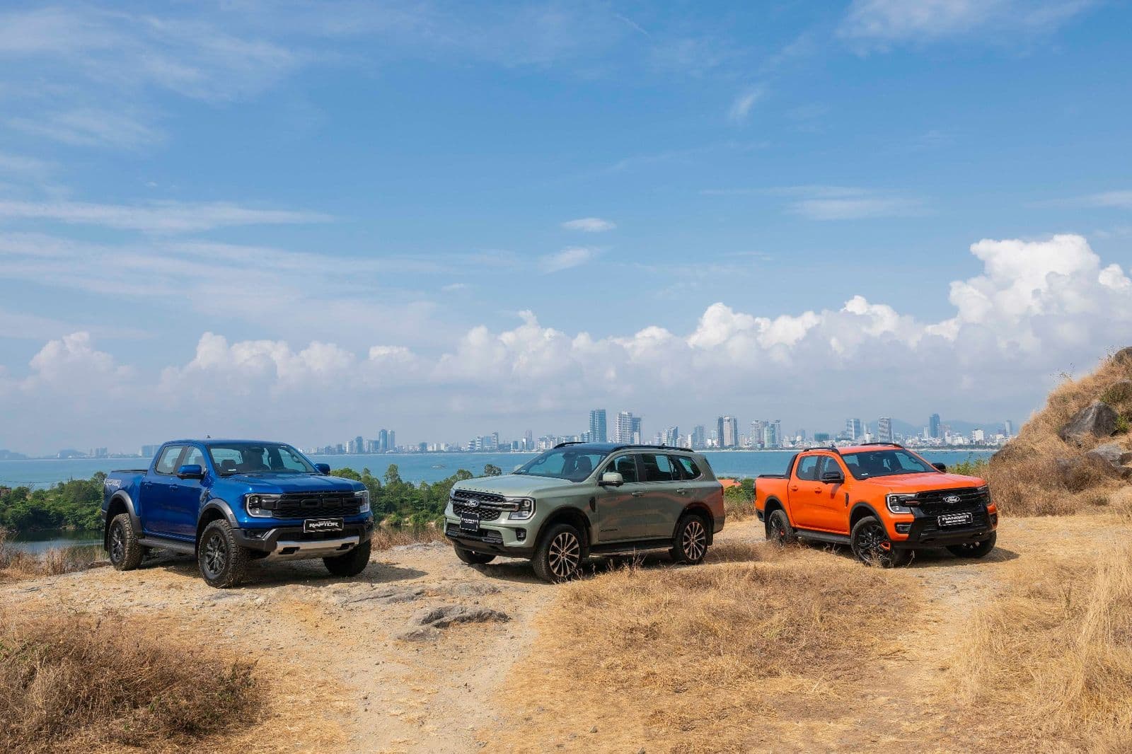 Ranger Raptor và Everest Platinum sử dụng động cơ xăng trên phiên bản 2026