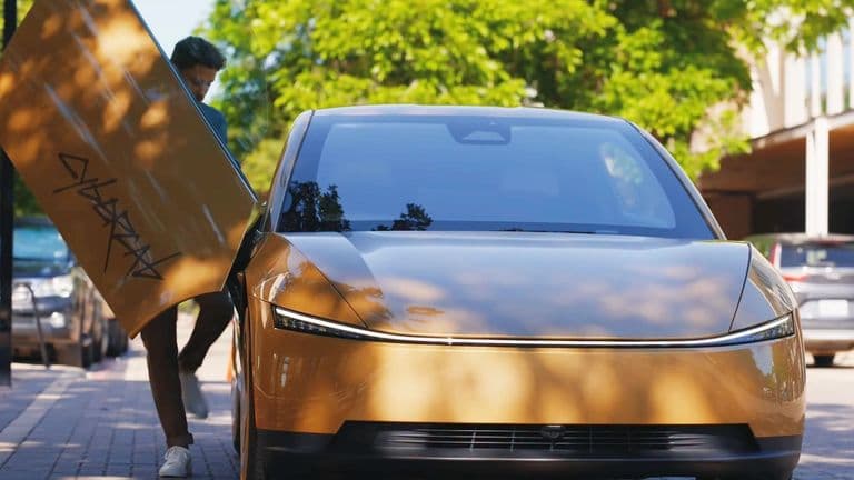 Robot taxi CyberCab của Tesla chính thức vận hành