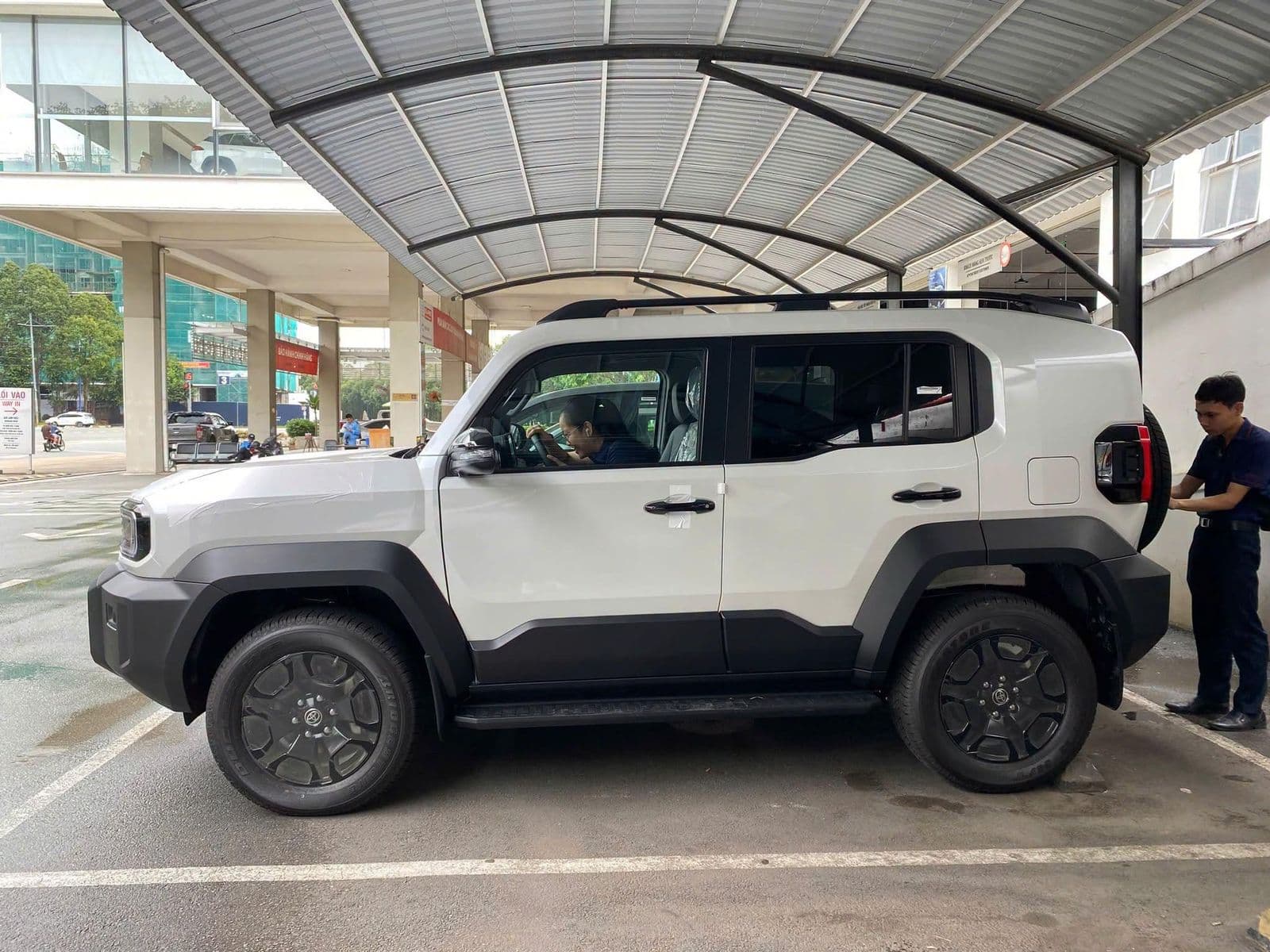 Toyota Land Cruiser FJ về đại lý Việt Nam, giá khoảng 1,2 tỷ đồng