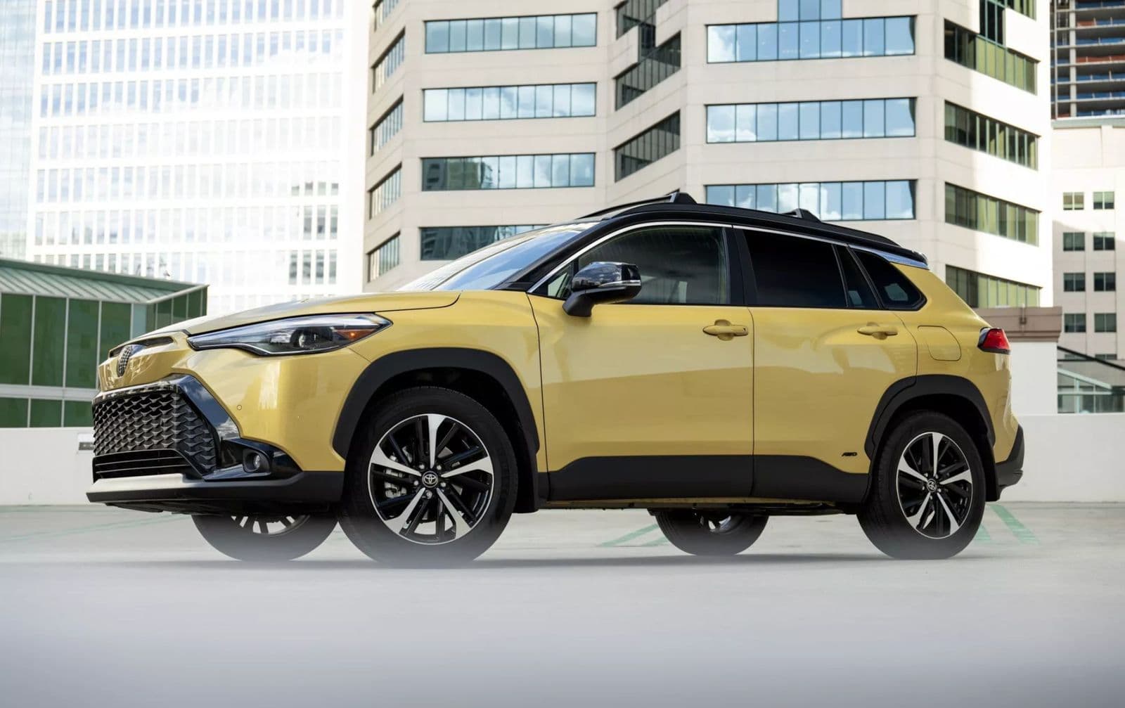 Có vẻ như Toyota dồn lực sản xuất ô tô hybrid, 'bài' xe điện
