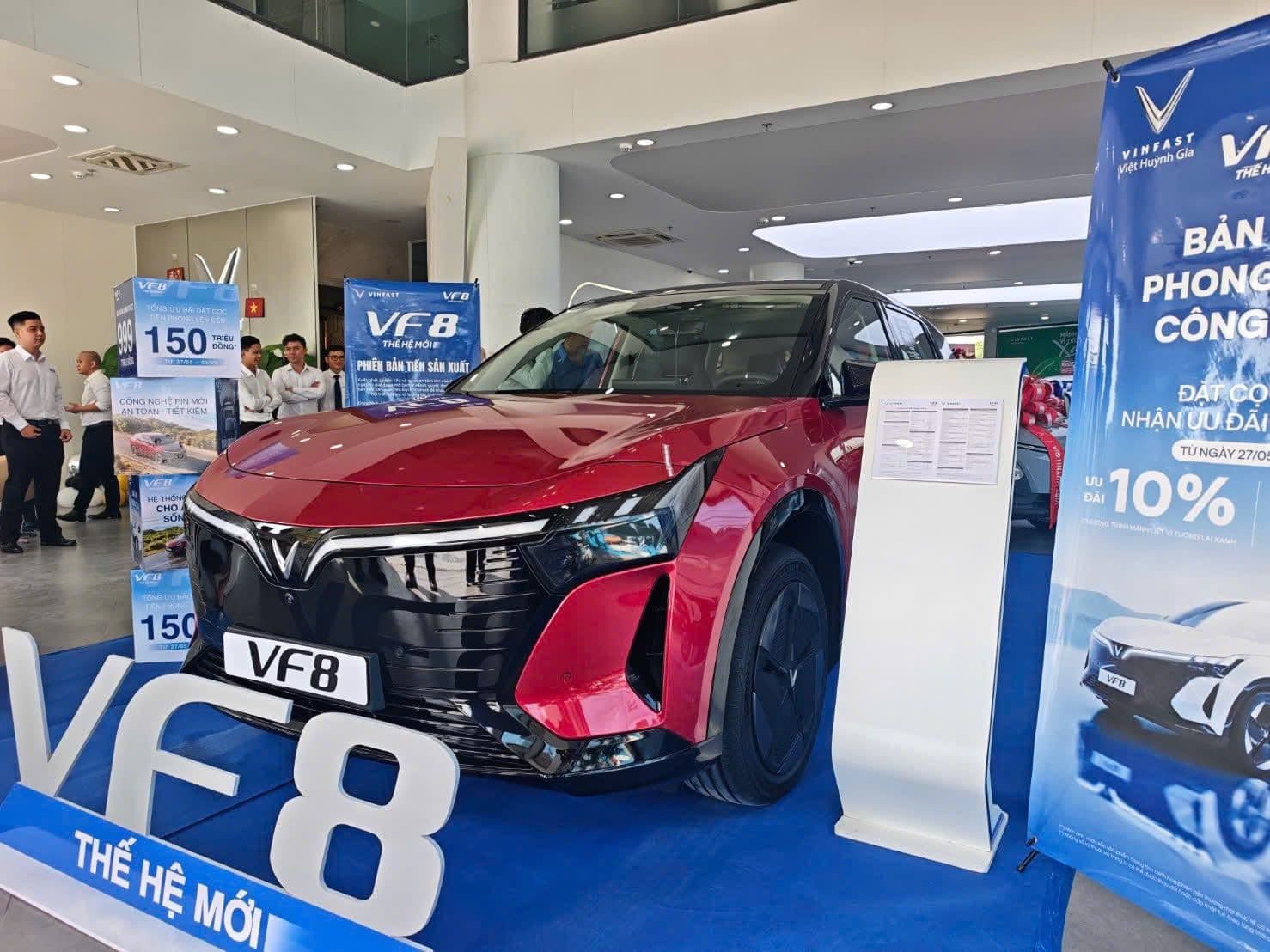 VinFast VF 8 thế hệ mới tiếp tục tạo cơn sốt trước thời điểm bàn giao