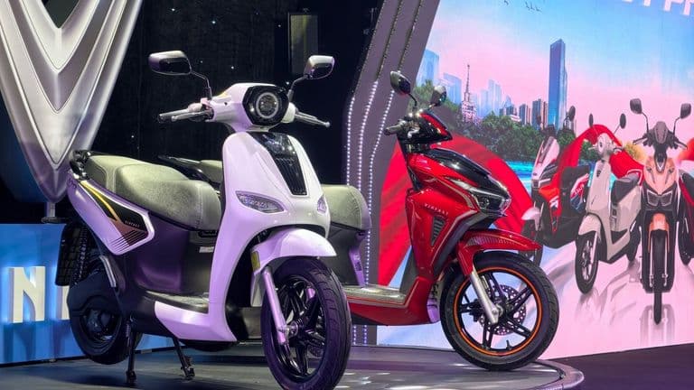 Ra mắt bộ đôi xe máy điện VinFast KINET và KYO tại Việt Nam