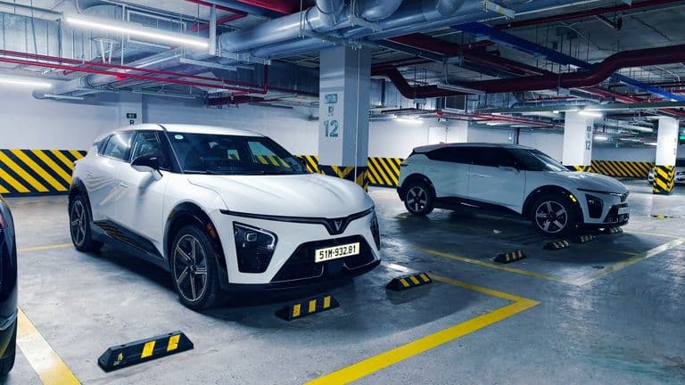Chủ xe điện VinFast: “Nuôi 3 xe điện rẻ hơn 1 xe dầu”