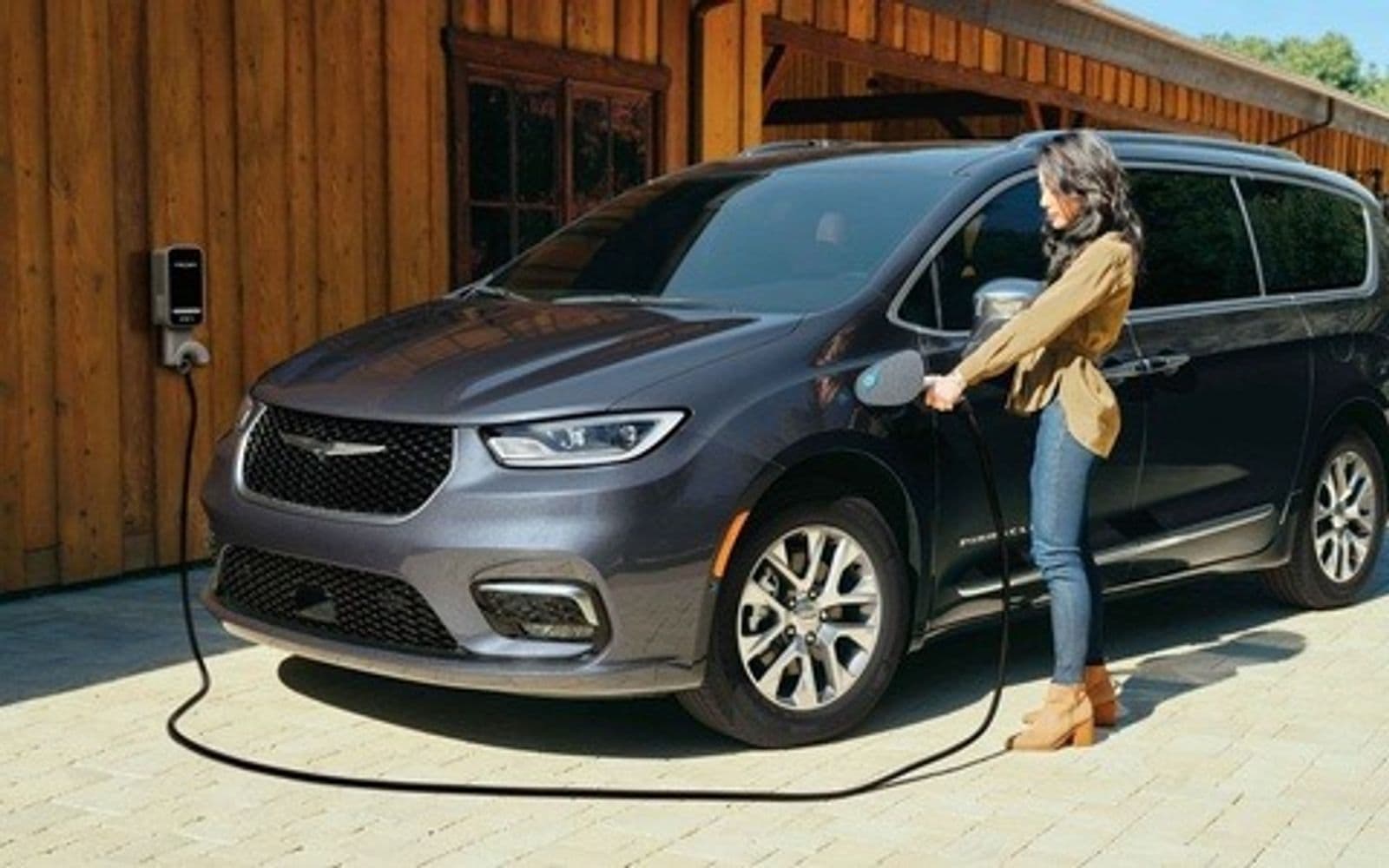 Xe PHEV tiêu thụ nhiên liệu thực tế cao gấp 3 lần quảng cáo